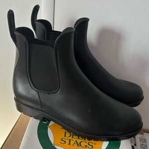 Black ankle rain boots